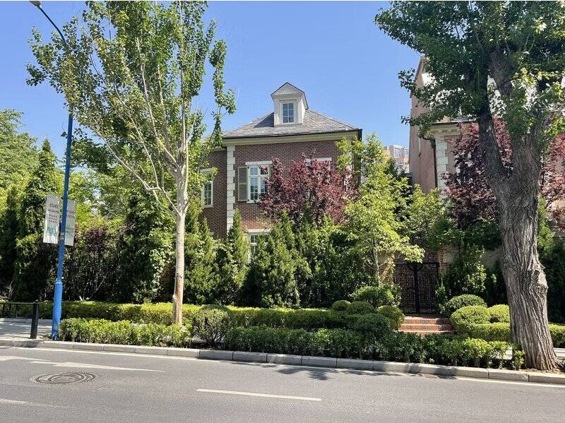 大连市中山区七七街116号1单元1-2层1号("南山1910"e区18号)别  