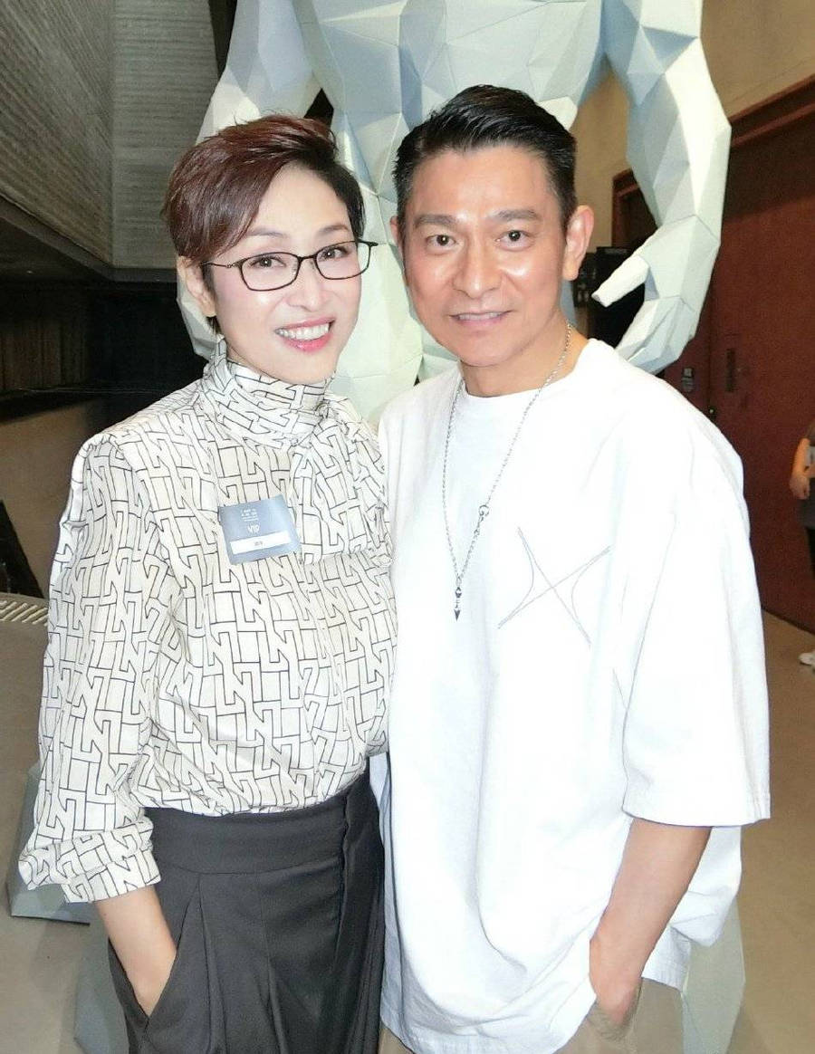 刘德华跨界办艺术展陈法蓉及赌王四太等到场支持