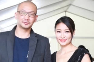 管虎梁静牵手现身破传言 老夫老妻生活低调