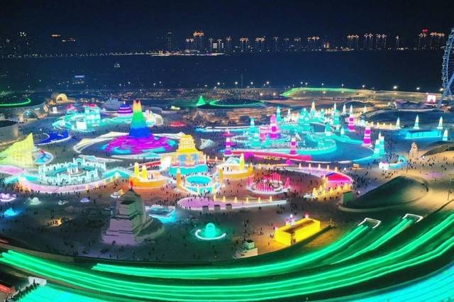 哈尔滨冰雪大世界氛围感拉满