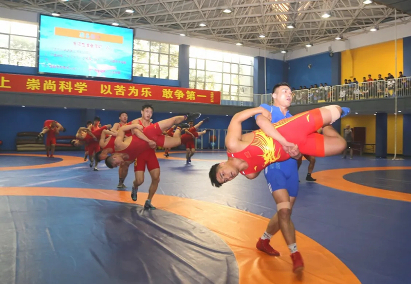 摔跤柔道运动管理中心驻地,令人印象最深的便是运动员宿舍区门口那面