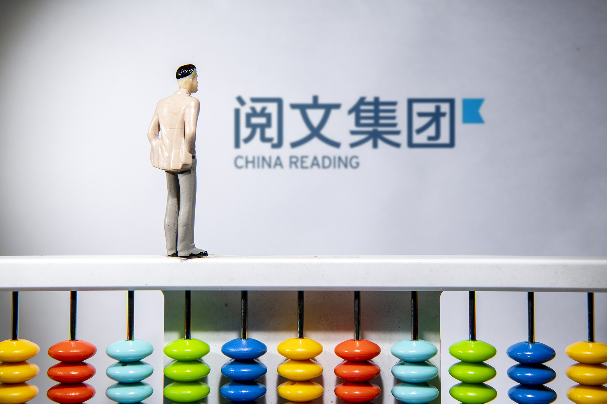 是矛盾多年积累的彻底爆发,新合同只是压垮骆驼的最后一根稻草",业内