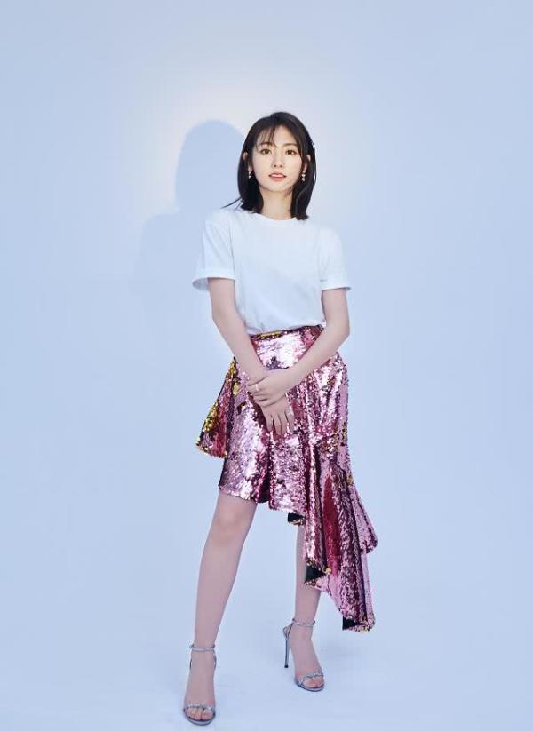 原创邢菲自认腿短不适合穿无痕裤当她首次尝试后却不料秀出电棒腿