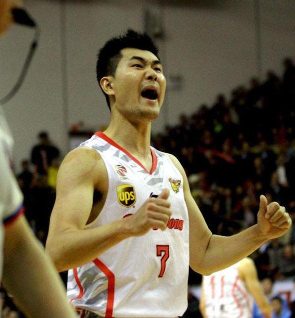 6秒!三分绝杀斯洛文尼亚,23岁的王仕鹏成就中国男篮经典时刻