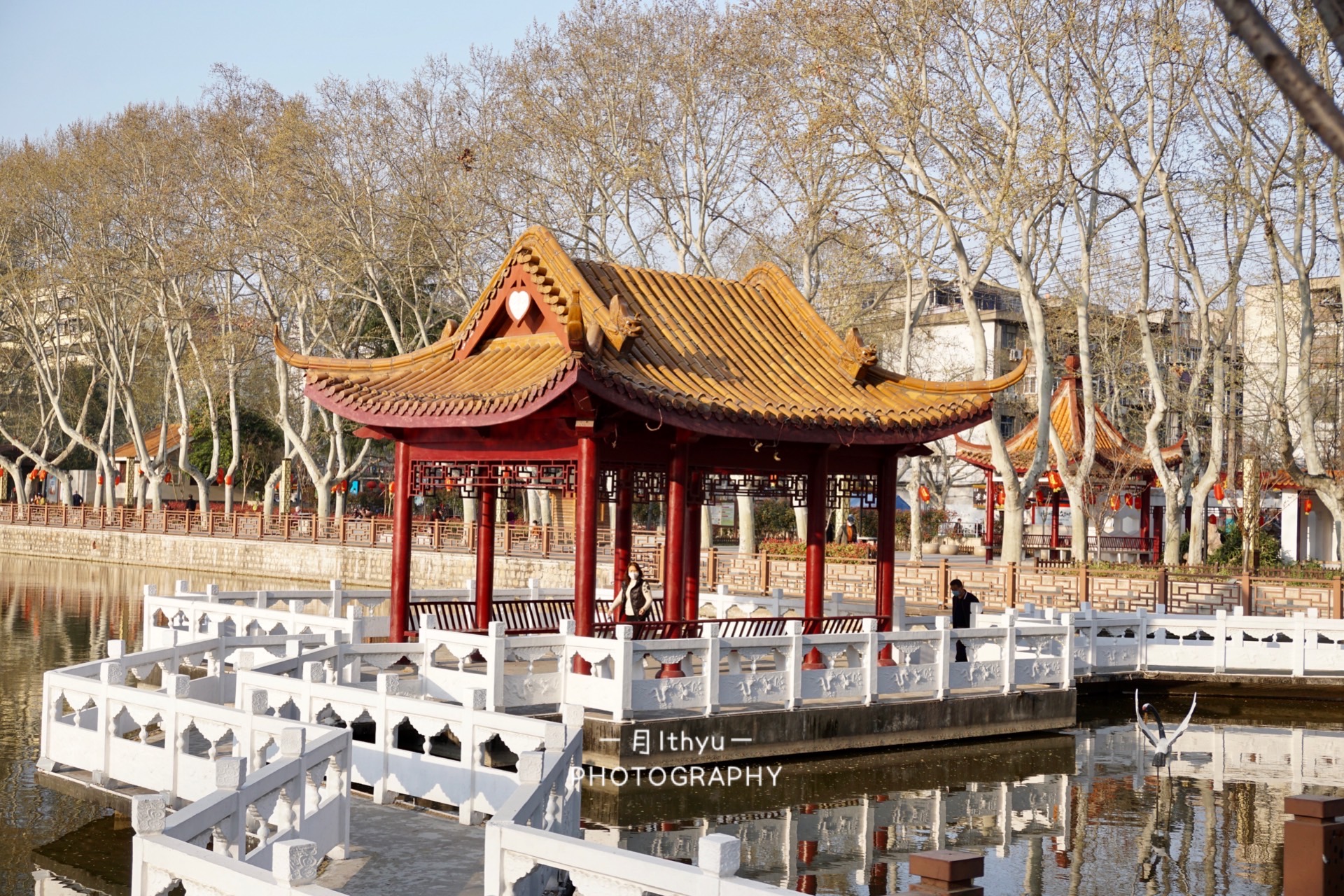 修津浦铁路留下的水塘,美化成了公园,本地人超爱逛