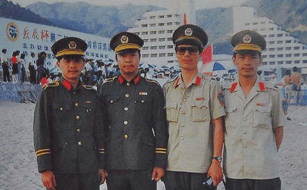 原创中国的八九十年代警察队伍的警服为何一直是军绿色