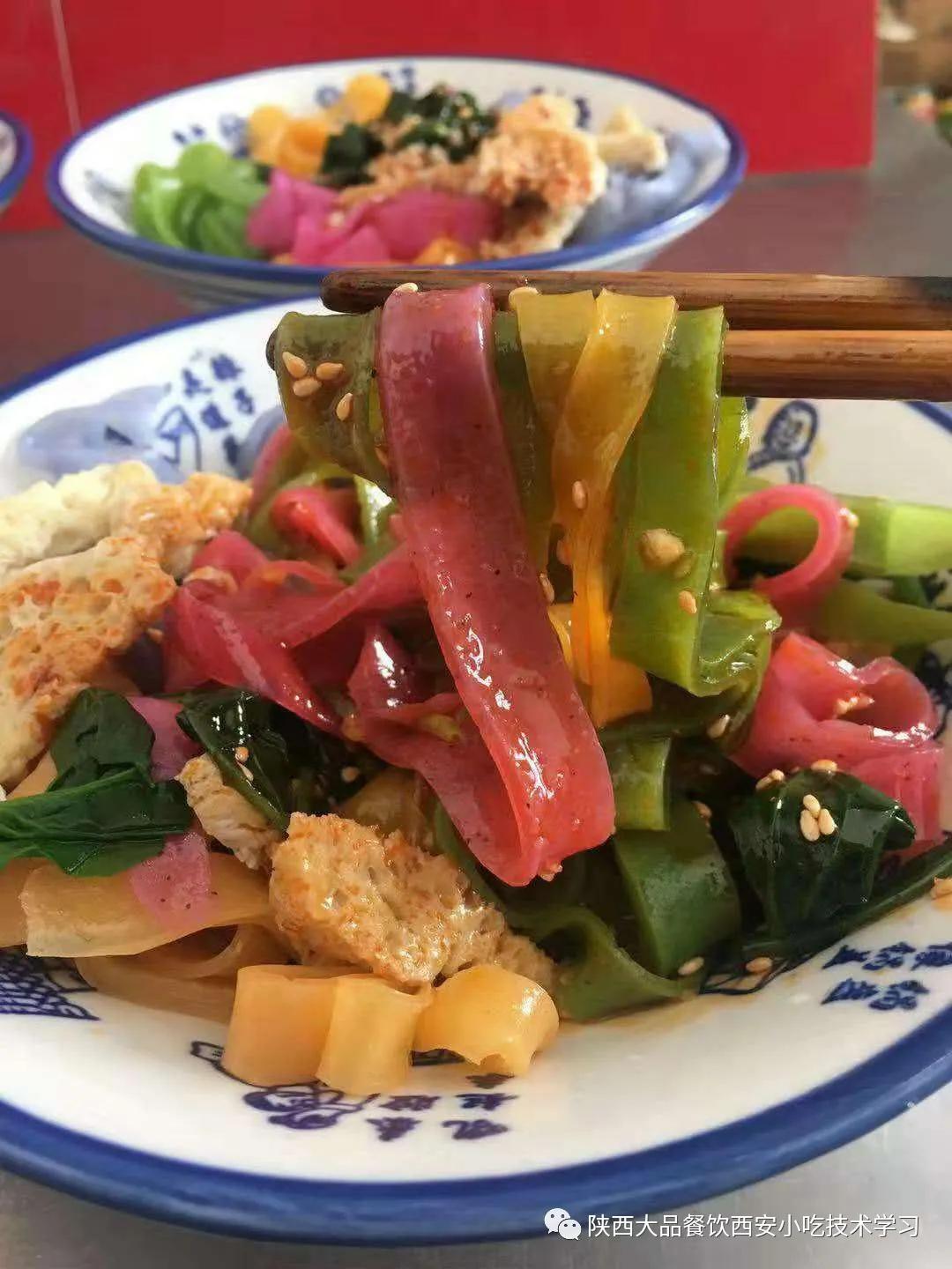 各种擀面皮,陕西凉皮,秦镇米皮,秘制凉皮,还有烙面皮,彩色凉皮,都是