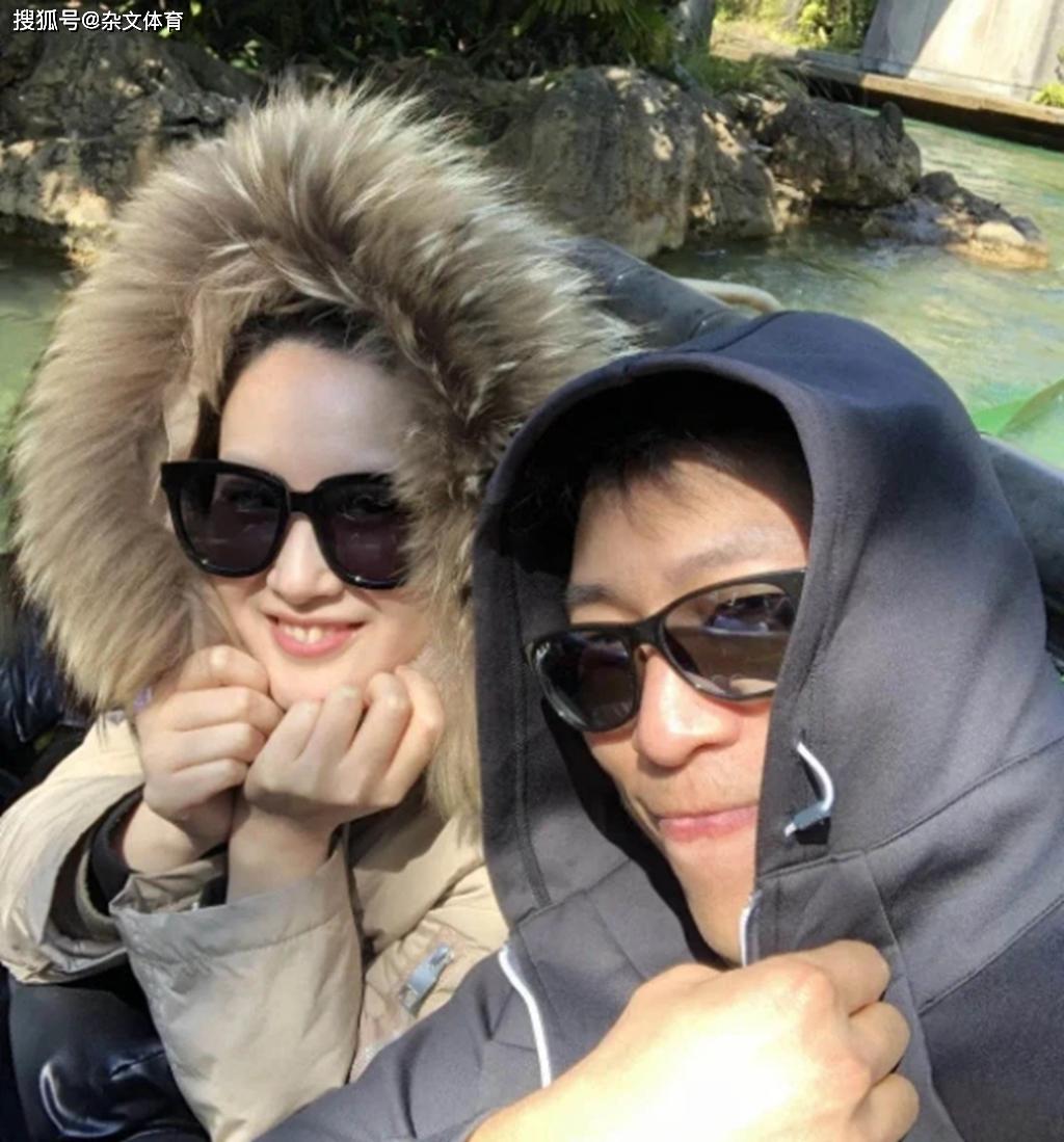 身高1米98年少多金,妻子曾是运动员_沈琼