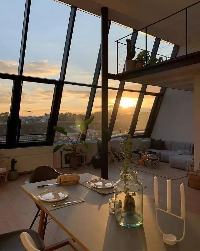 【这是我见过窗户最美的loft】_落地窗