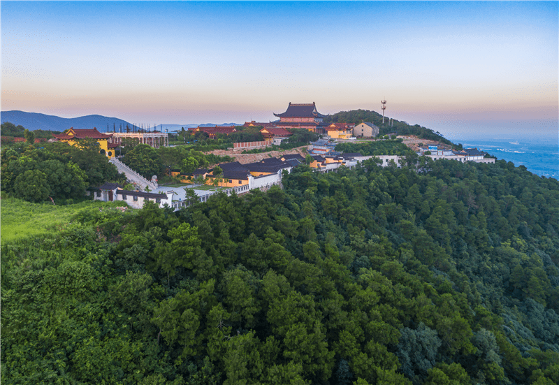 江苏溧阳瓦屋山:山在云中飘 人在画中游