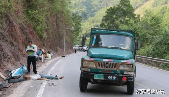 廣西百色市那坡縣未成年騎摩托車發生車禍,1死1傷.