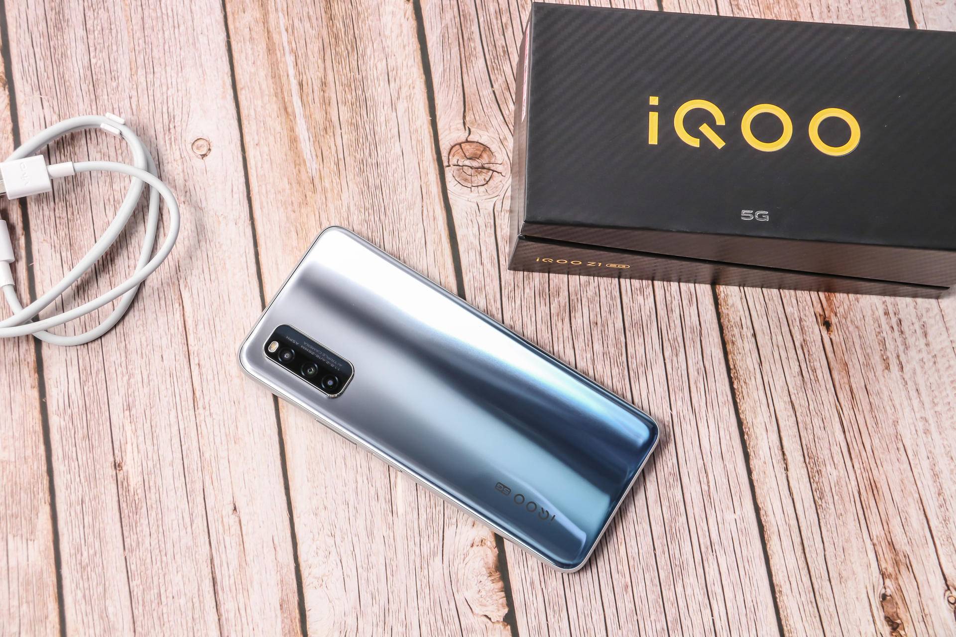 搭载天玑1000plus的首款机型iqooz1开箱还有那味吗