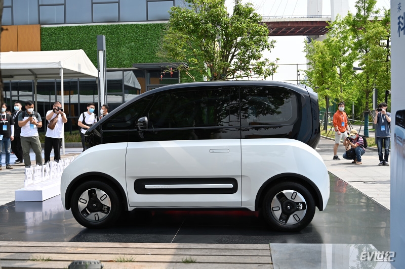 提前感受未来的科幻座驾,实拍新宝骏e300/e300p纯电动_搜狐汽车_搜狐