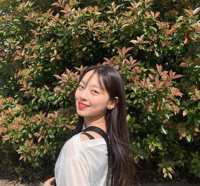 李垂珉在剧中饰演精神的妹妹「郑朱莉」,是一个上高三后可以合法疯狂