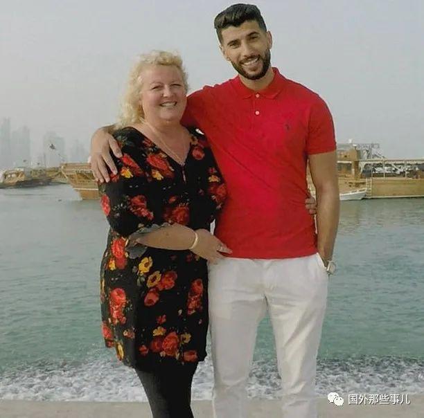 51岁大妈嫁29岁小伙为妻,没多久就离婚如今恋上25岁小鲜肉