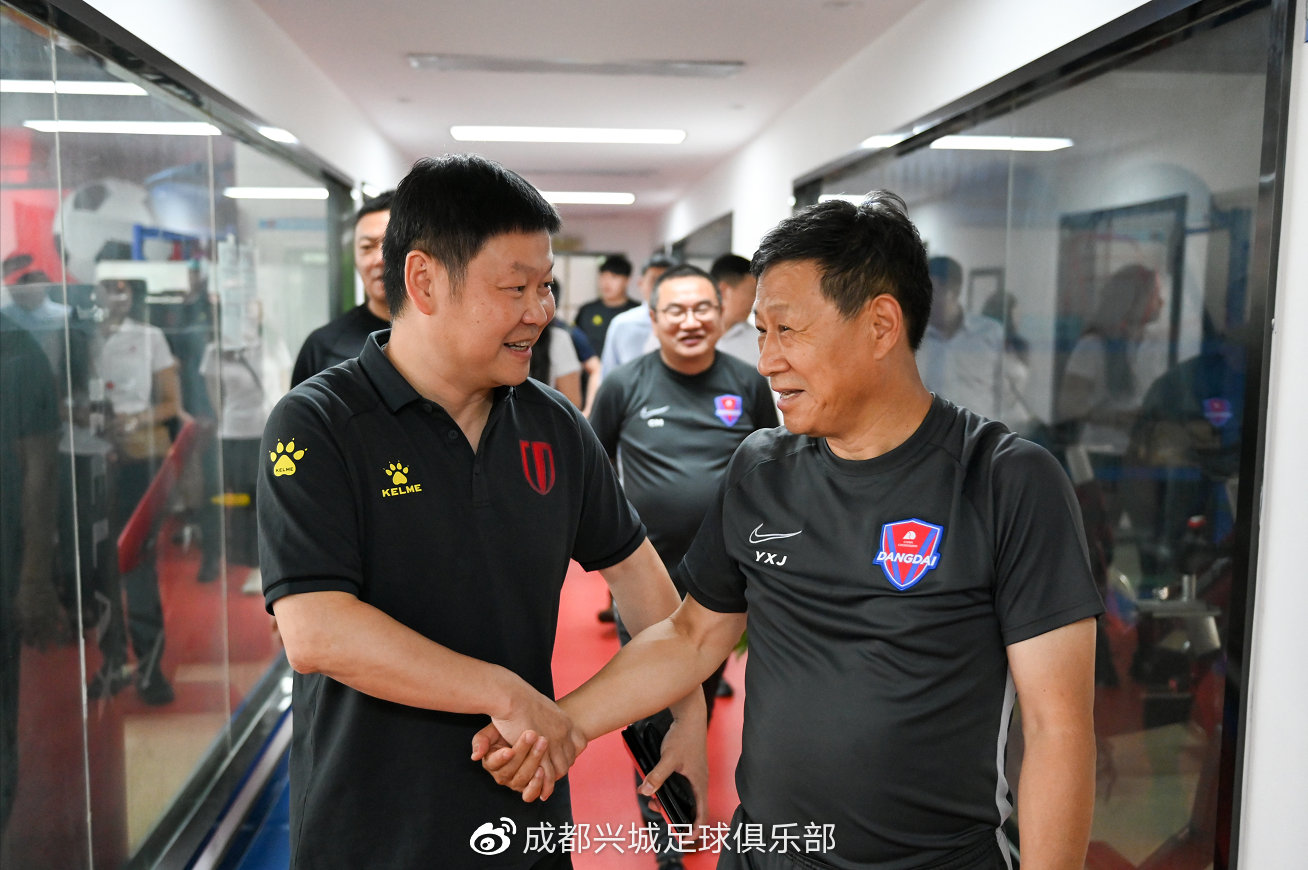 姚夏魏群率成都兴城到重庆当代走亲戚,双方敲定巴蜀足球重磅赛事_手机