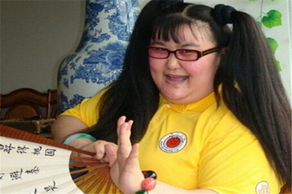 娱乐圈最胖的女演员,有个一米八的帅气老公_谢晶晶