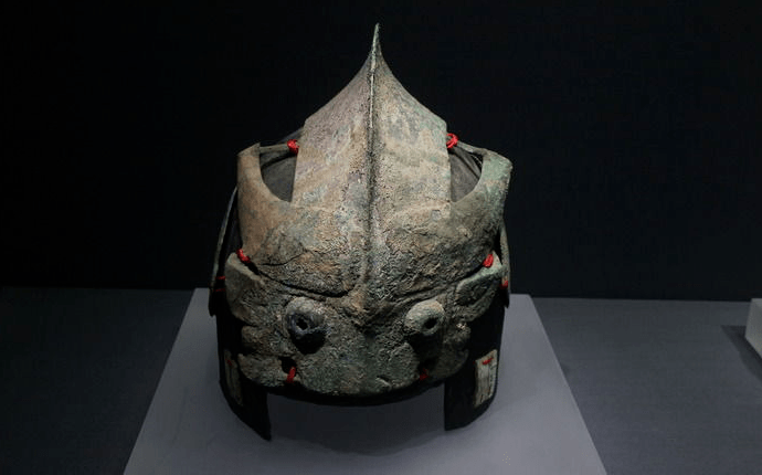 从出土文物说先秦甲胄:你们西周高富帅,就穿这个水平盔甲?