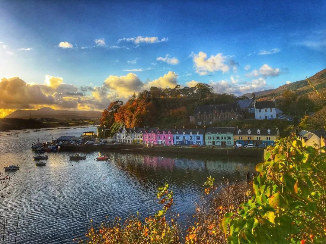 原创苏格兰天堂岛离天空最近的地方岛上居民住着五颜六色的房子