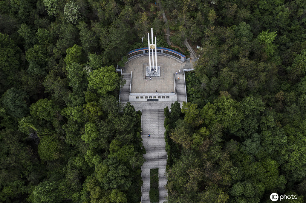 修建了烈士紀念碑,烈士公墓以及北伐,紅軍,抗戰,解放四亭,成為青少年