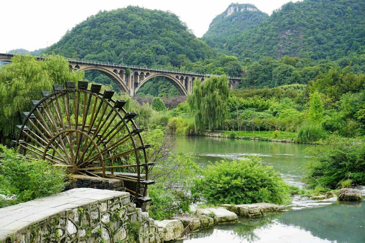 贵阳花溪国家城市湿地公园位于贵阳市花溪区中心城区的北部,面积为4