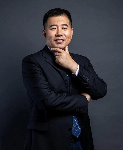 于4月20日任命原首席运营官(coo),高级副总裁朱富强为首席执行官(ceo)