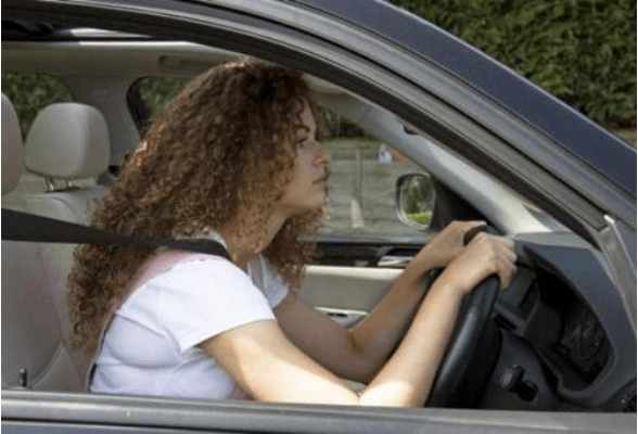 什么姿势开车才是最正确的呢