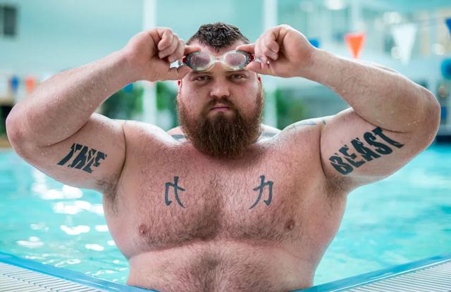 世界第一大力士硬拉500公斤,然后失明七窍流血,以为自己快死了