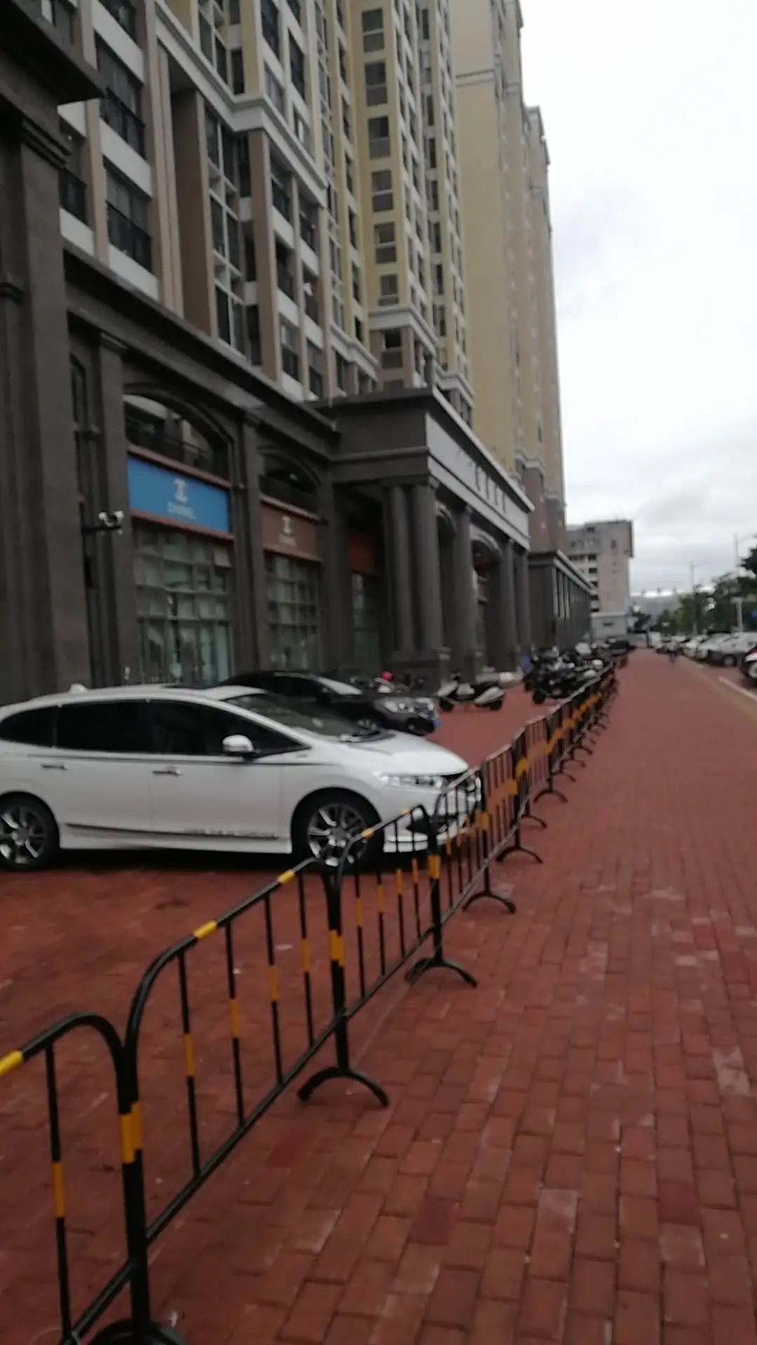 【本周爆料】汕头"熊孩子"共乘一电单车;清华熙园门口步道被圈占起来