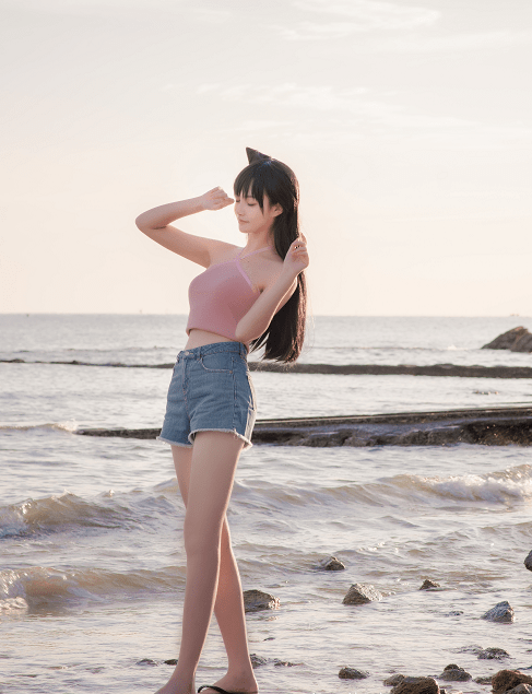 1.班上有个同学叫覃奀垚,班长第一次点名,看着花名册快哭了.