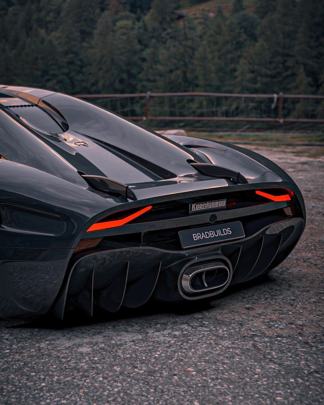 正在阿尔卑斯山秀姿态的低趴科尼赛克regera_搜狐汽车_搜狐网