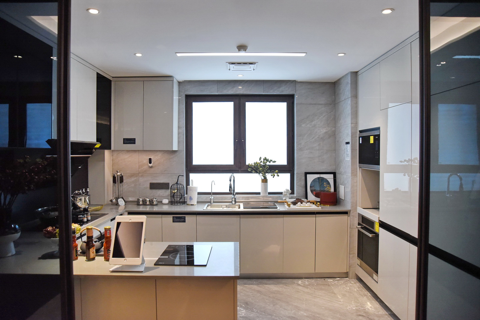 这间房的厨房太爱了嵌入式冰箱洗碗机还有