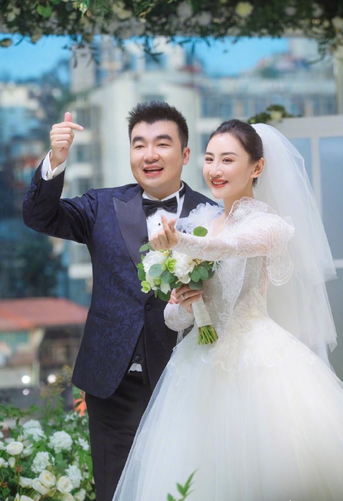 原创中国蹦床公主何雯娜婚礼现场照曝光何雯娜太美了宝宝太可爱了