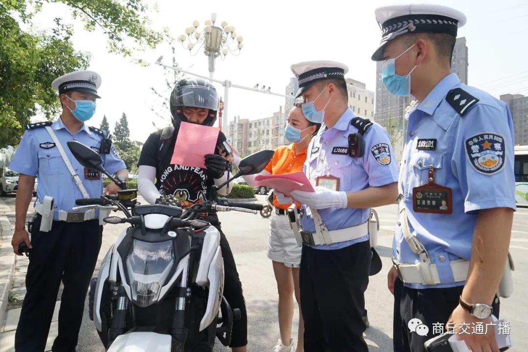 【一盔一带 警媒联动】商丘交警"一盔一带"专项整治宣传行动