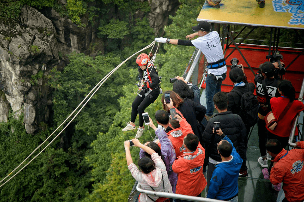 一次"向死而生"的体验,重庆梦幻奥陶纪极限荡绳挑战节向全国招募挑战