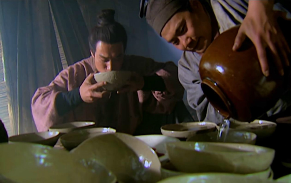 为酒肉大打出手,这是好汉武松还是恶汉李逵?