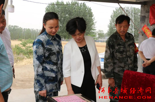 永城市领导王琴芝到苗桥镇开展三夏帮扶慰问活动