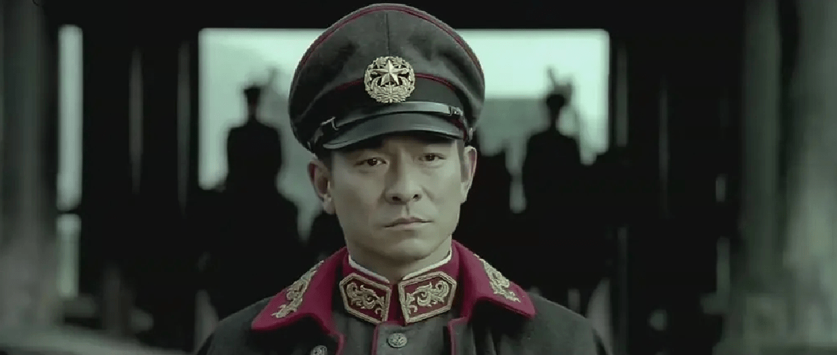 刘德华29岁时演军人,刘德华50岁时演军人,有没有差距一目了然