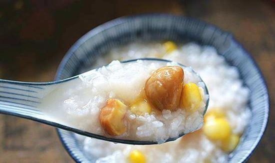 今日秘籍栗子山药粥蒜蓉蒸丝瓜小混炒鸡翅焦香糯米藕饼