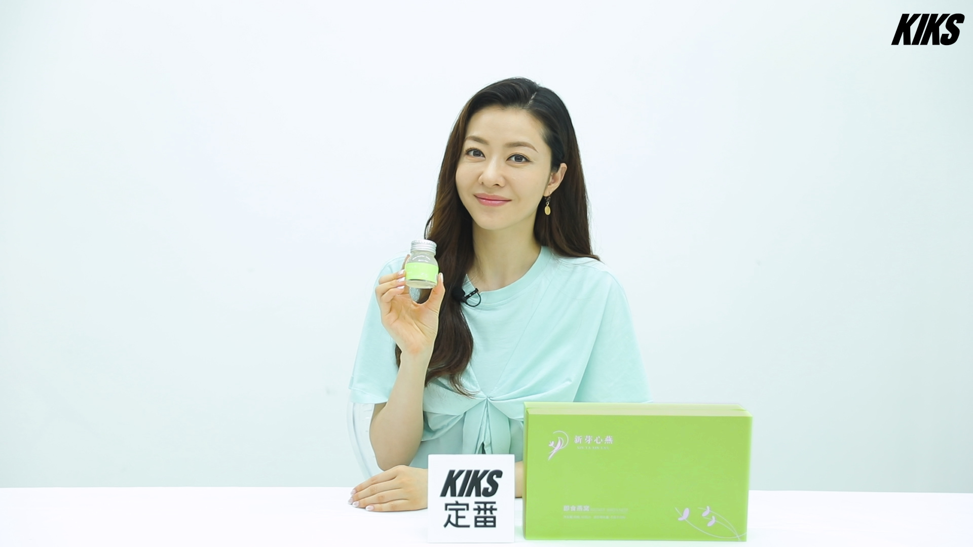 她为新芽心燕品牌每一个姿态都鲜活张扬,兼具时尚与人气,凭借《叶问》