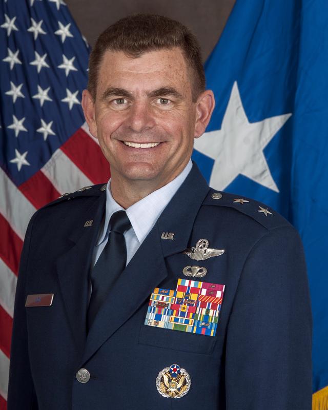 在美国平暴的25名将军1名黑人2名女将军谁的军事本领更强