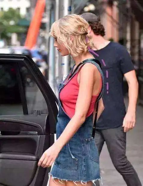 驼背圆肩老问题了,弯弯腰拉一拉筋来改善,体态优雅气质越发大气_身形