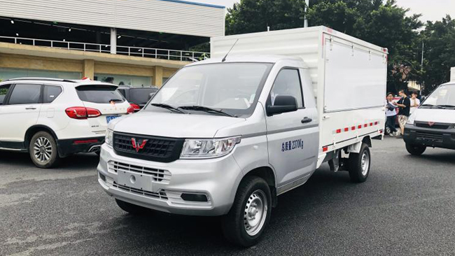 五菱荣光翼开启558万起真为地摊设计