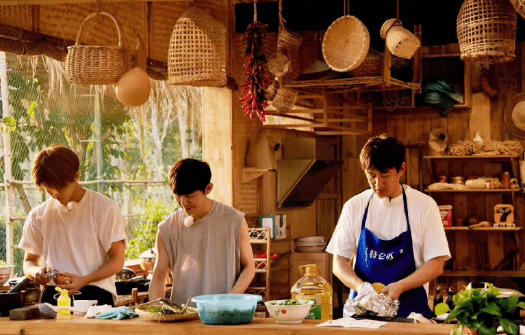 原创任嘉伦出道初期生活艰苦为省钱学做饭一道菜撑两顿饭