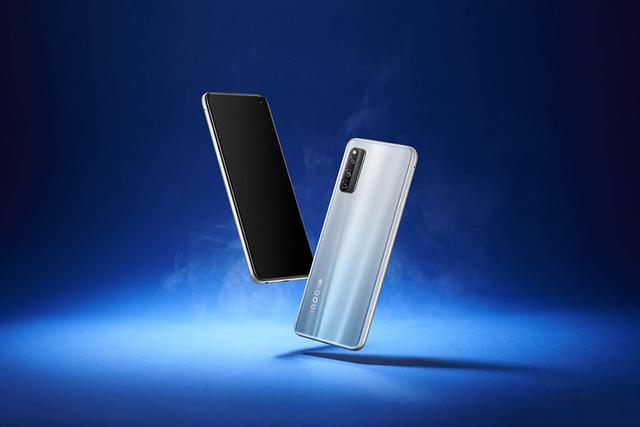 oppo reno3首发天玑1000l处理器,iqoo z1则是天玑1000plus,天玑1000到