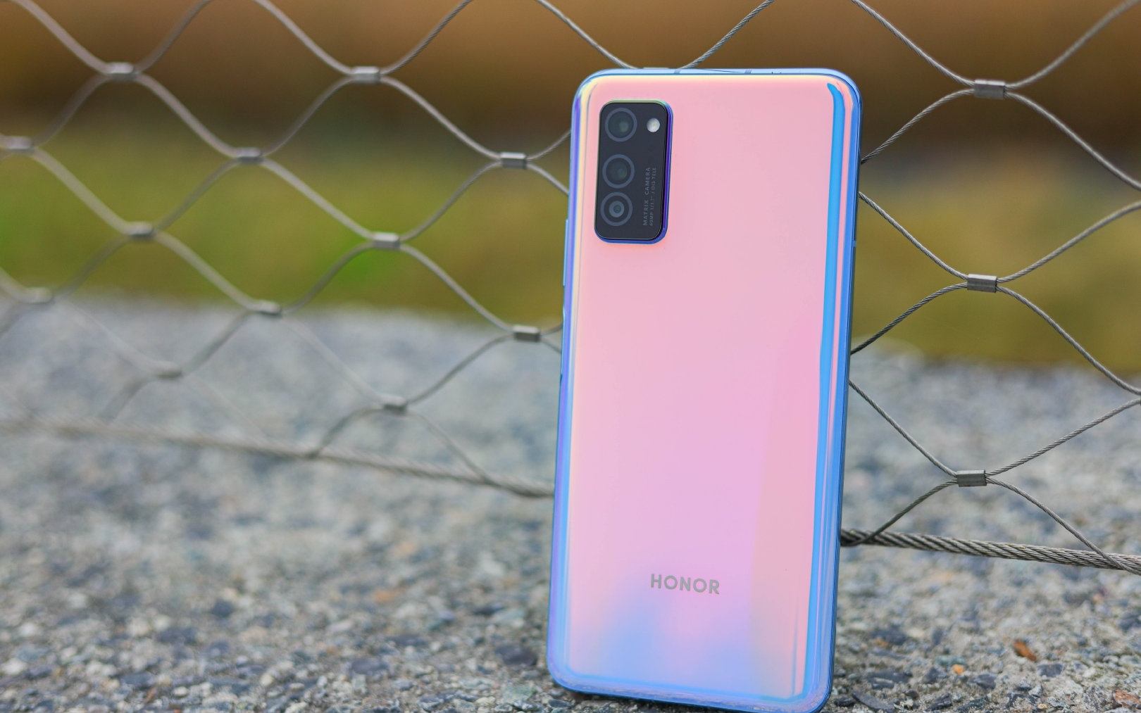 卢伟冰一语中的,荣耀跳水王诞生,从3699跌至2299,麒麟990 8gb