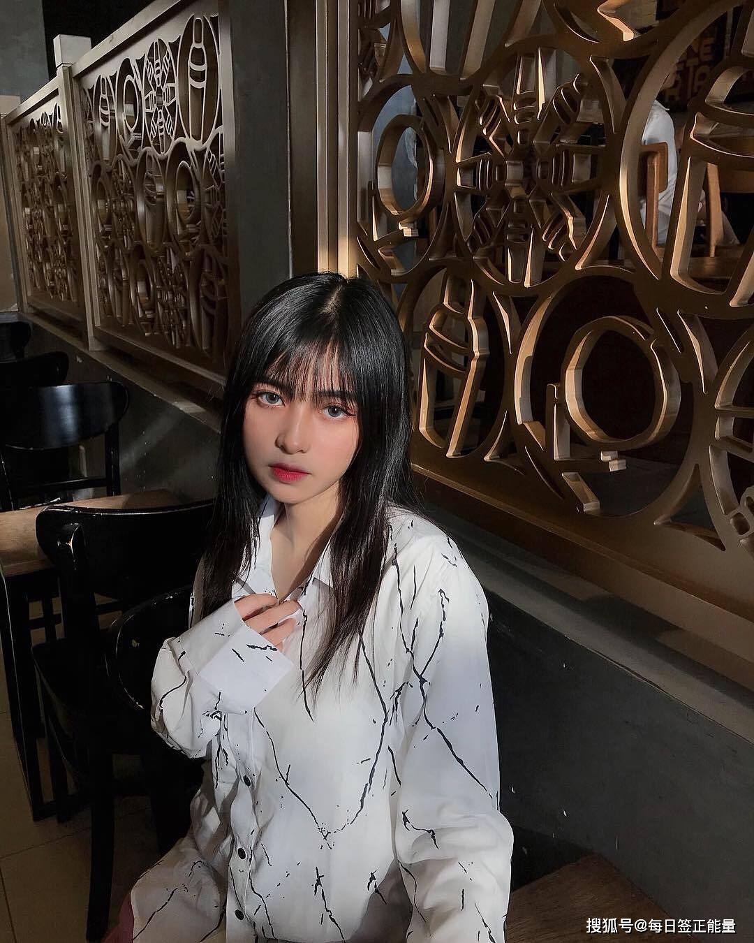 越南最美网红脸浓眉大眼原来这么好看