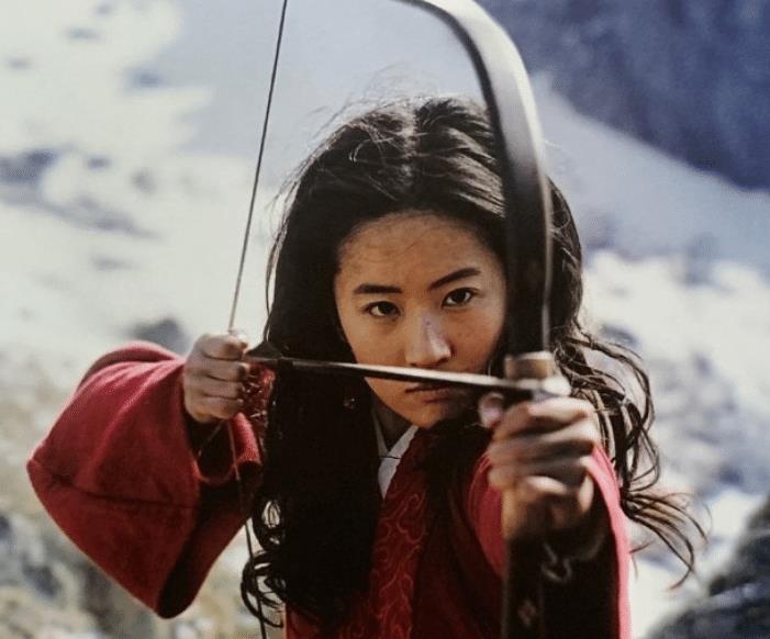 花木兰新剧照曝光穿上盔甲的刘亦菲英气十足粉丝好想看