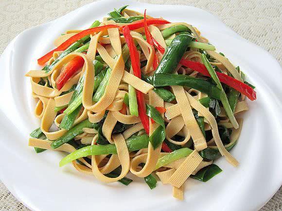 "正月葱,二月韭",韭菜的3种家常菜做法,美味营养,保暖健胃_千张