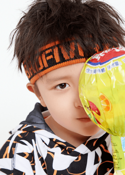 原创大麟子从可爱变帅气像极妈妈,网友喊话邓莎:别浪费这颜值生二胎